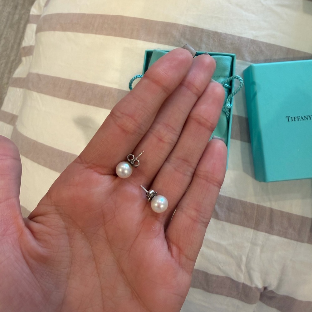 Tiffany & Co. Ziegfeld Collection Pearl Earring - Picture 2 of 4